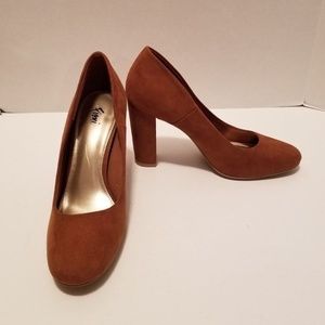 Fioni Women's Faux Suede 3-3/4" Pumps Sz 7M